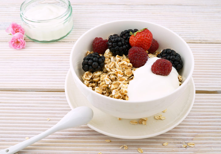 oatmeal, berries and cream, wellness diet